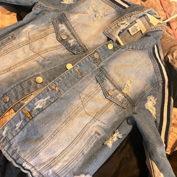 Jean jacket - Picture 8 of 9